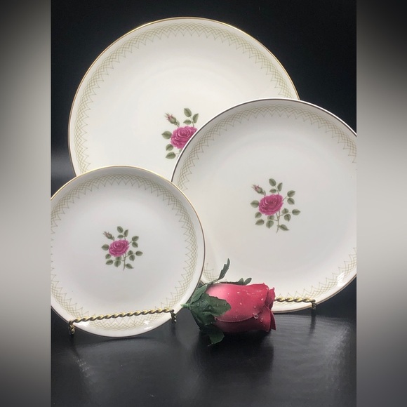 Royal Doulton Dining Pieces “Sweetheart Rose” Fine Bone China, Made in England - Picture 3 of 10